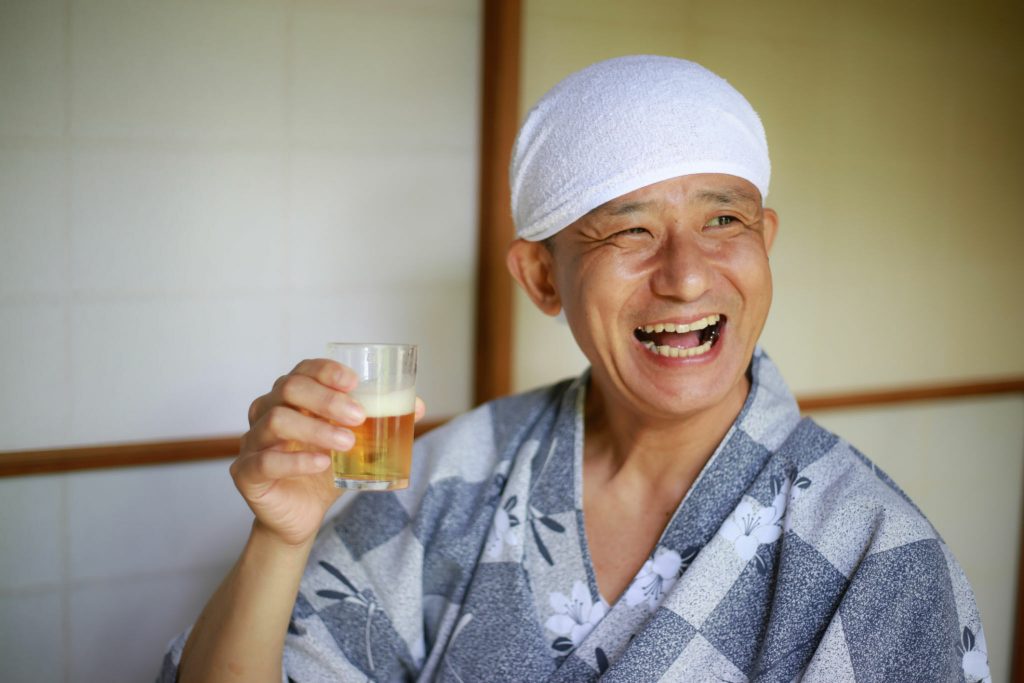 Onsen-Japan-Man-Drinking-Beer