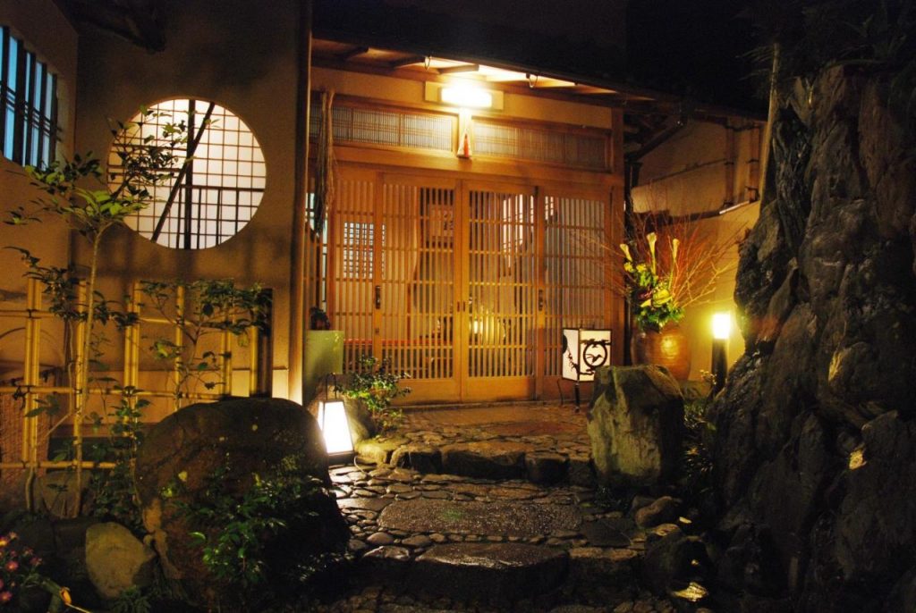 Yadoya-Manjiro-Ryokan-Japan-Facade
