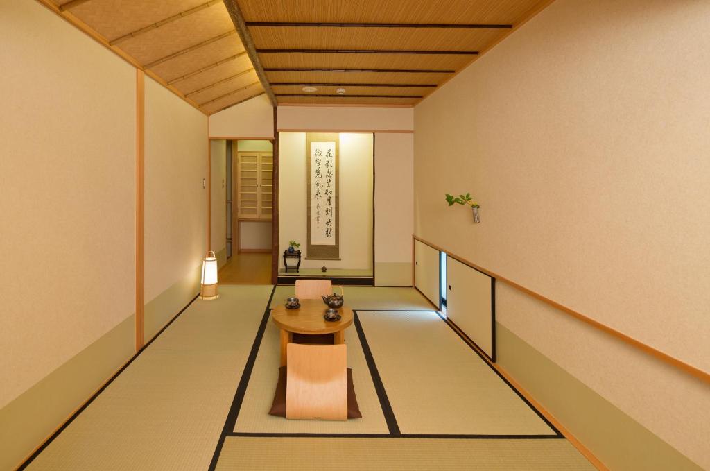 Edo-Sakura-Ryokan-Tokyo-Japan-Room