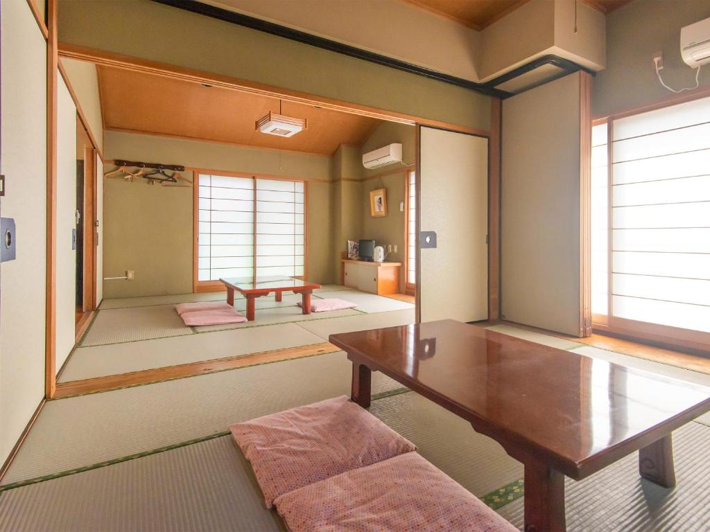 Sakura-Ryokan-Asakusa-Iriya-Tokyo-Japan-Room