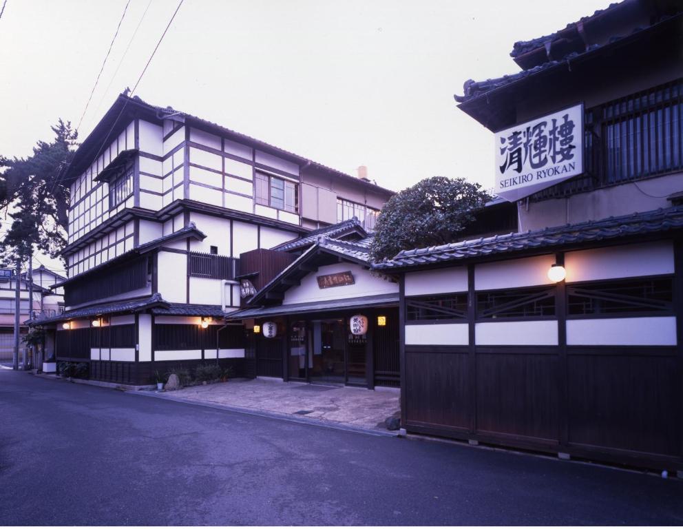 Seikiro-Ryokan-Historical-Museum-Hotel-Entrance-Kyoto-Japan