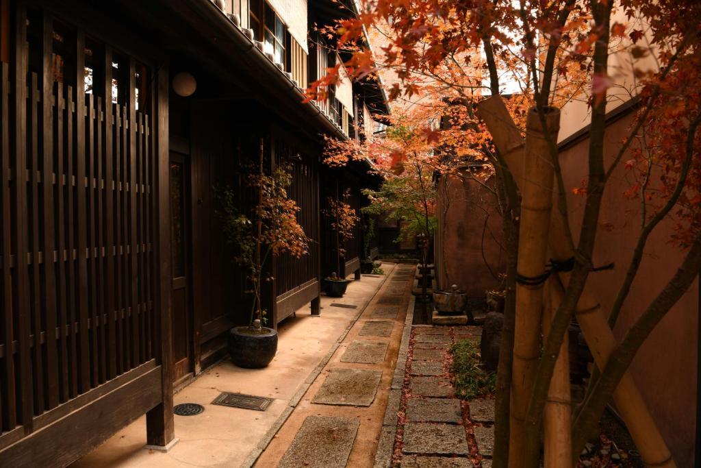Yado-Kiramachi-Ryokan-Japan-Kyoto-Courtyard