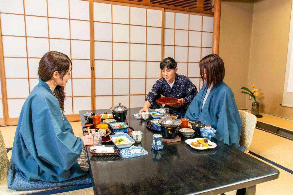 Atami-Onsen-Yamaki-Ryokan-Food-Meal-Japan