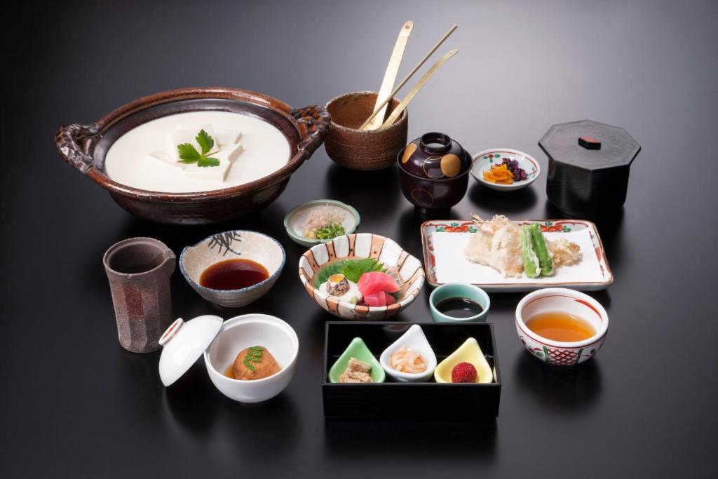 Hanaikada-Food-Meal-Ryokan-Kyoto-Japan