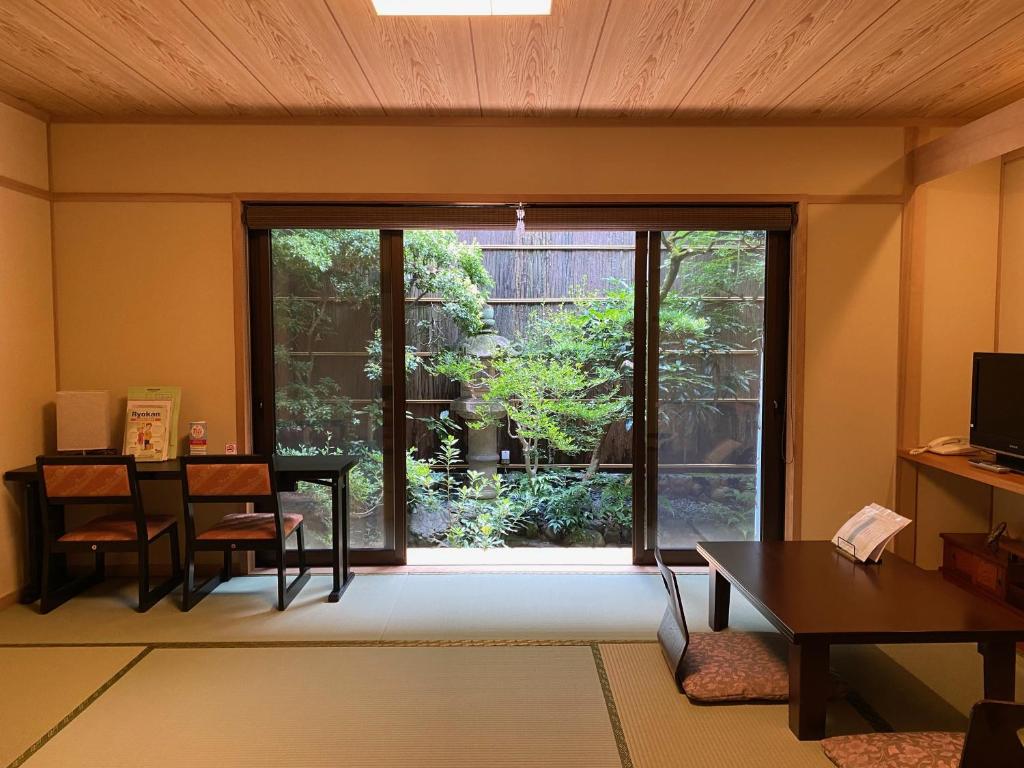 Ryokan-Sawaya-Honten-Room-Kyoto-Japan